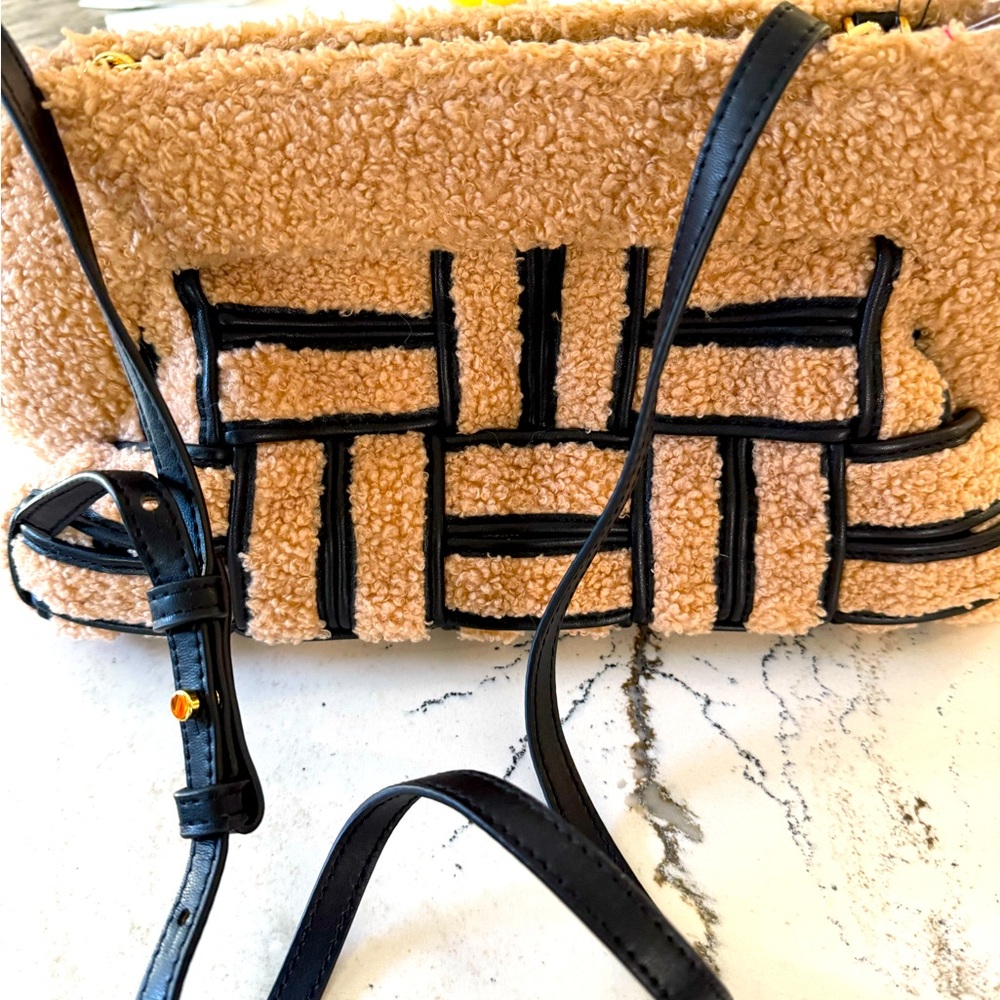 Themoire Bios Clutch faux fur Tan and Black